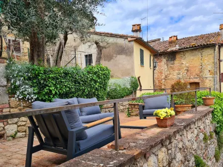 La Terrazza, Historic Tuscan Stone Residence with Garden and Terrace in Cetona