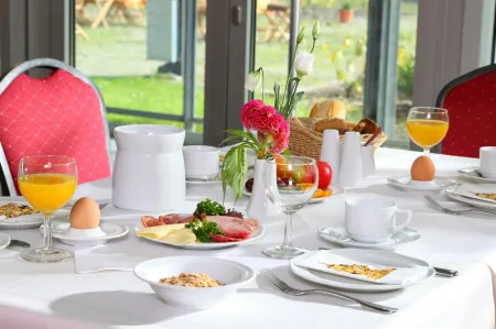 VCH Hotel Greifswald Отели в г. Галько