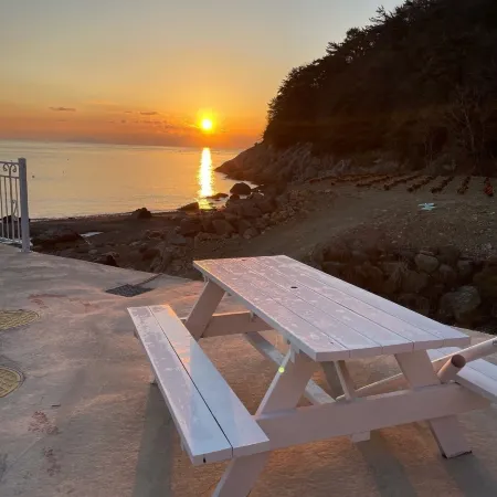 LIM Sea Side Poolvilla Pension