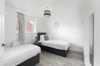 Skyvillion - 3Bed Home W/Grdn for A Family Getaway