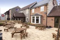 Premier Inn Glastonbury Hotel di Street