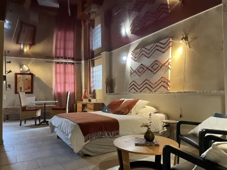 In Provence Hôtel - Expérience Authentique Отели в г. Венель