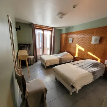 Hotel du Lac des Corbeaux Hotels near Vologne Express