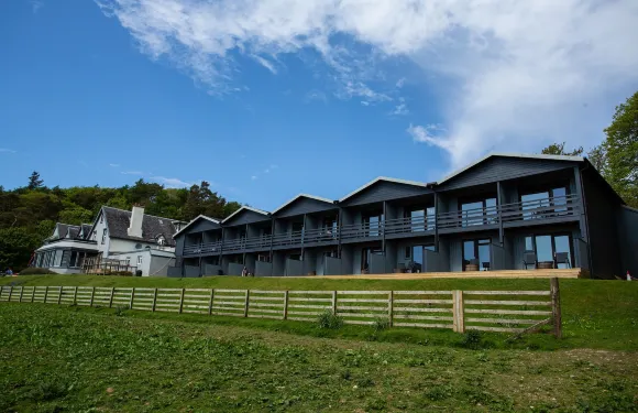 梅爾福特湖酒店