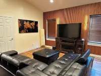 Mountain & City Getaway: 6BR, 2 Kitchens, 3 Bathrm