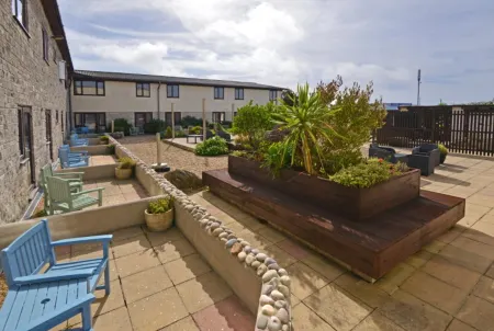 Heights Hotel Отели рядом с достопримечательностью «Isle of Portland»