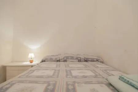 1 Bed Flat - Sleeps 2 - Parking Отели в г. Пинья