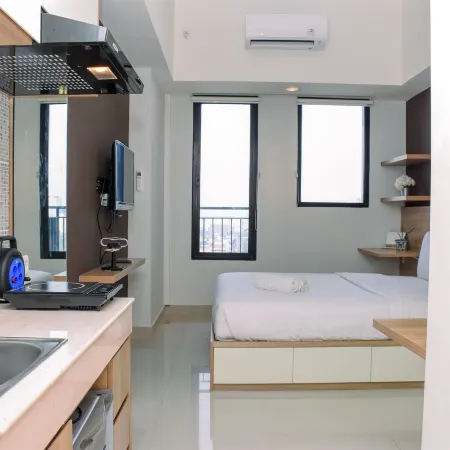 Comfy Studio Room at Evenciio Margonda Apartment