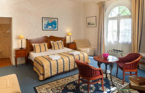 普隆塔吉內斯濤特爾酒店