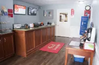 Econo Lodge Inn & Suites South Hotels in Perkins Township