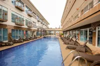 Beachfront Hotel Tramonto - Pools