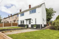 Come & Unwind in Charming 5 Bed House in Blackburn 다웬 호텔