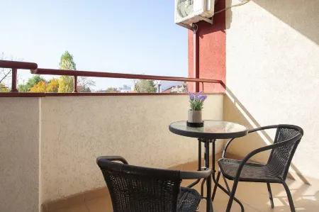 Urban Serviced Apartments Отели рядом с достопримечательностью «Fountain of the Mothers of Macedonia»