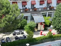 Carlton Lausanne Boutique Hôtel Hotels near Delices