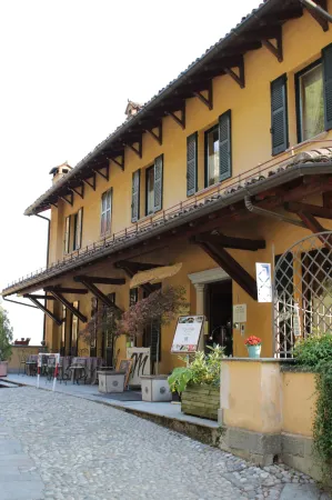 Hotel Colonne Отели рядом с достопримечательностью «Stazione di Varese»
