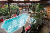 Prestige Vernon Lodge and Conference Centre - Pool