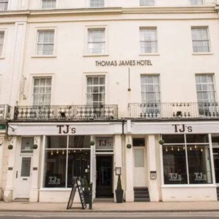 Thomas James Hotel Отели рядом с достопримечательностью «Бизнес-парк Stoneleigh Park»