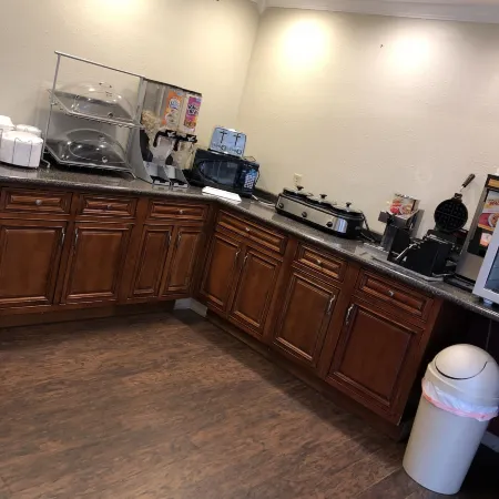 Howard Johnson by Wyndham Dothan