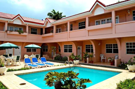 Beachcross Villa Apartments Отели рядом с достопримечательностью «Редут Бич»