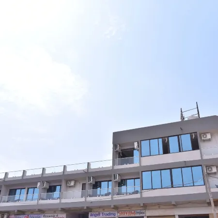 Hotel Savera Inn