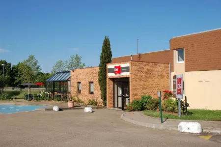 Ibis Auxerre Sud Отели в г. Шабли