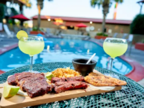 Family Garden Inn & Suites Hotel di Laredo