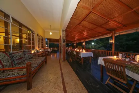 Papyrus Guest House Отели в г. Энтеббе