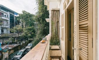 Unique Creative Apartment w Rooftop Garden