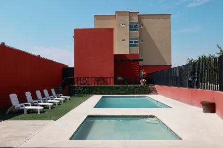 Hotel Conquistador Inn by US Consulate Отели рядом с достопримечательностью «Gran Plaza Juan Gabriel»