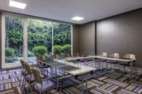 100 Luxury Suites