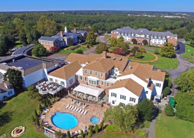 Virginia Crossings Hotel & Conference Center, Tapestry Collection by Hilton Отели в г. 