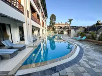 Lake View Resort - Pools