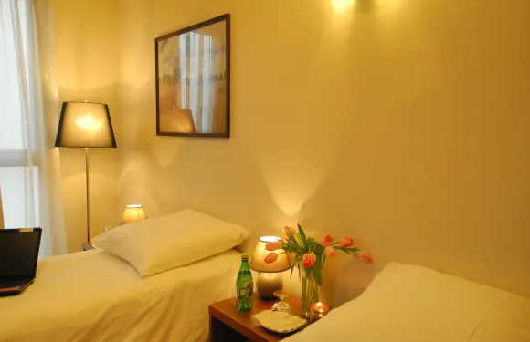 瓦爾塞納爾特第一大道酒店