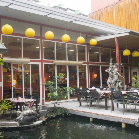 Villa Cha-Cha Banglumphu Отели рядом с достопримечательностью «Улица Каосан-роуд»