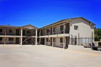 Bowen Motel Hotels near Gemini Bridges