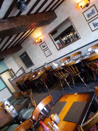 The White Lion Hotel Отели в г. Макинлет