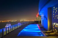 The Curve Hotel - Bãi biển