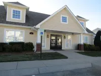 Cheerful 2-Bedroom Townhouse with Pool Hotels near Belk Outlet