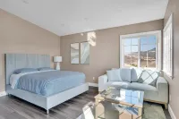 Luxury Studio with Lake Views and Spacious Balcony
