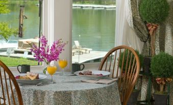 Lake Pointe Inn