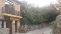 Apartamentos & Casa Rural Boada Con Jardin Interior y Barbacoa