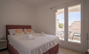 Apartments & Rooms Petra