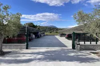 博格羅曼蒂克雷萊斯酒店 - 停車場