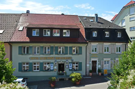 Alte Post - Hotel am Rhein-Ufer Laufenburg Отели в г. Бад-Зекинген