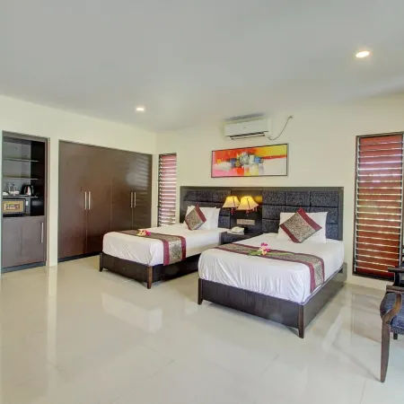 Nila Beach Resort Отели рядом с достопримечательностью «Гарден оф Слипинг Джайант»