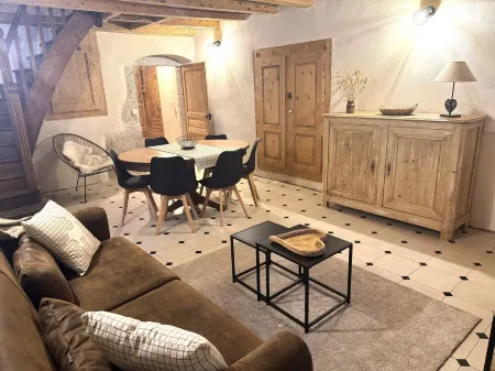 Charming apartment in renovated Jura farmhouse - nature setting.