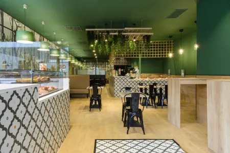 U Hotel Villa-Gomá Отели рядом с достопримечательностью «Pk2»