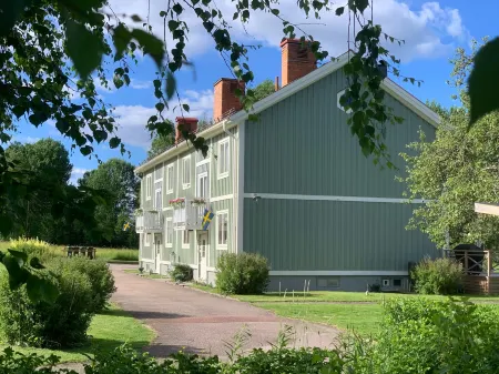 The Green House Guesthouse Отели в г. Hagfors S