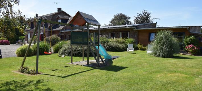Le Clos du Clocher โรงแรมในซอมม์