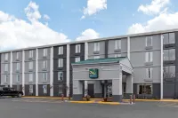 Quality Inn & Suites Lafayette I-65 Hotel di 